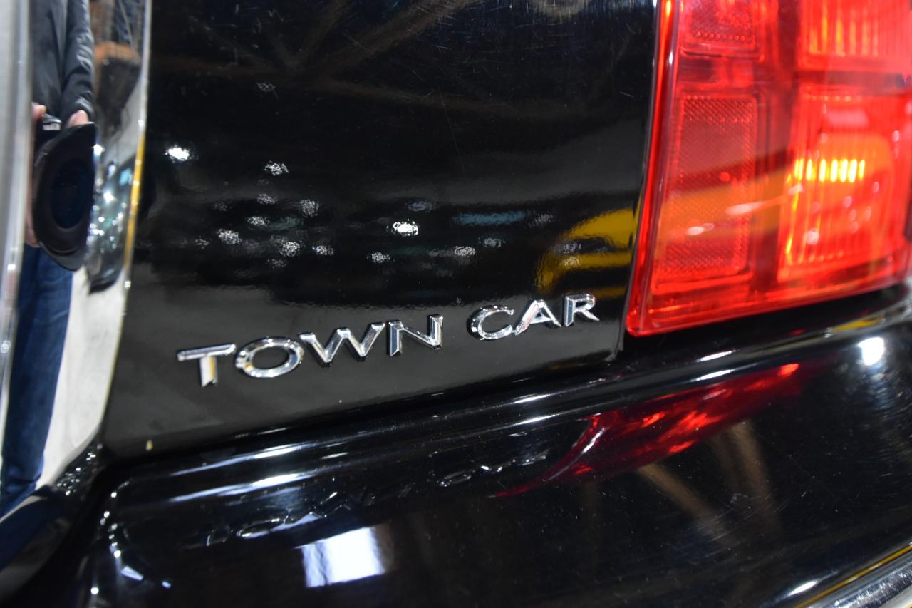 Lincoln Town Car 4dr Sdn Signature Limited 2008