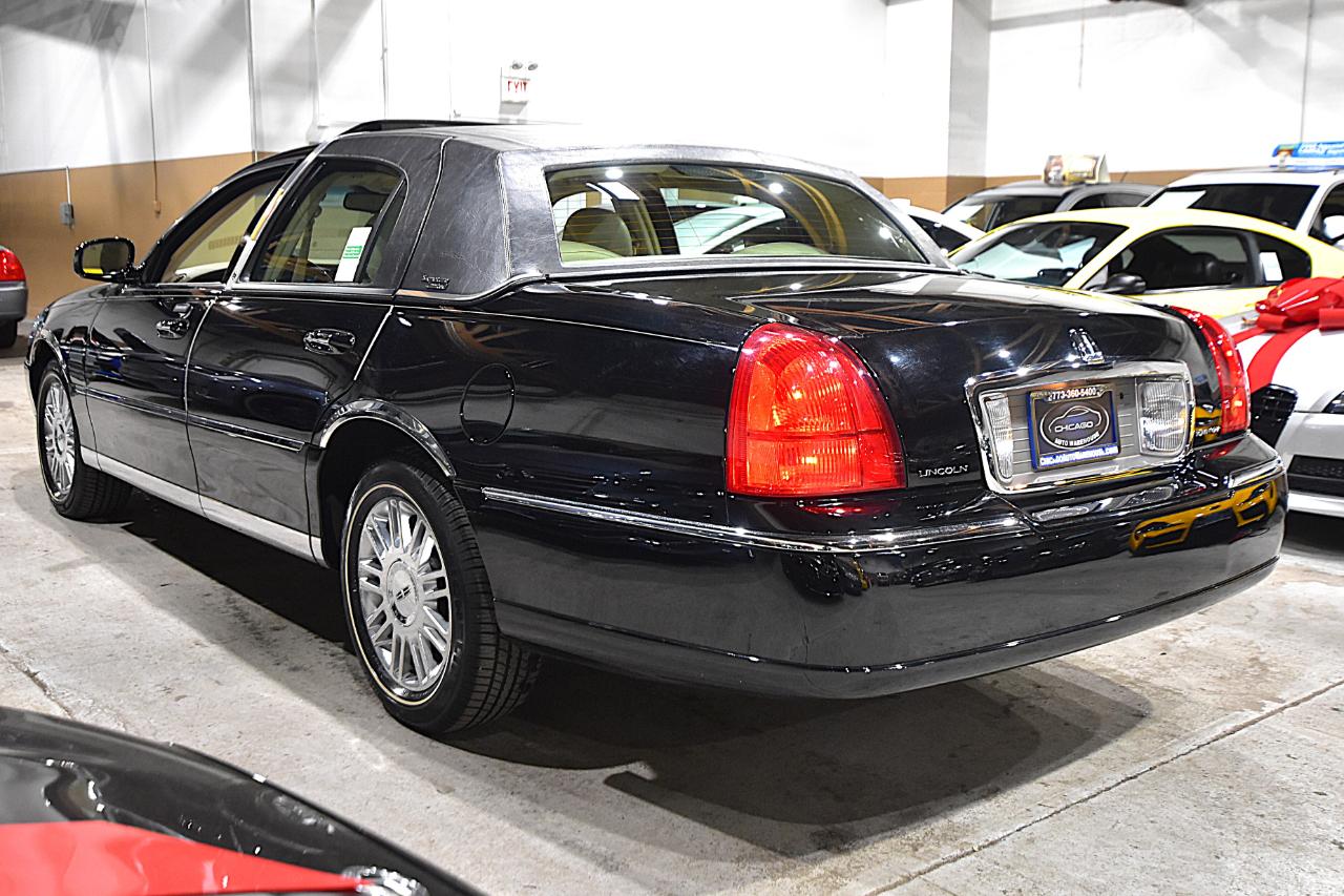 Lincoln Town Car 4dr Sdn Signature Limited 2008