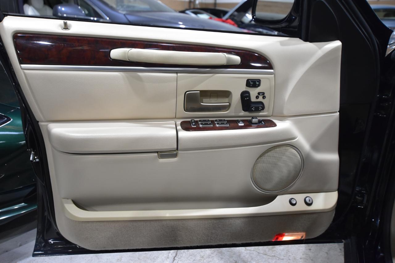 Lincoln Town Car 4dr Sdn Signature Limited 2008