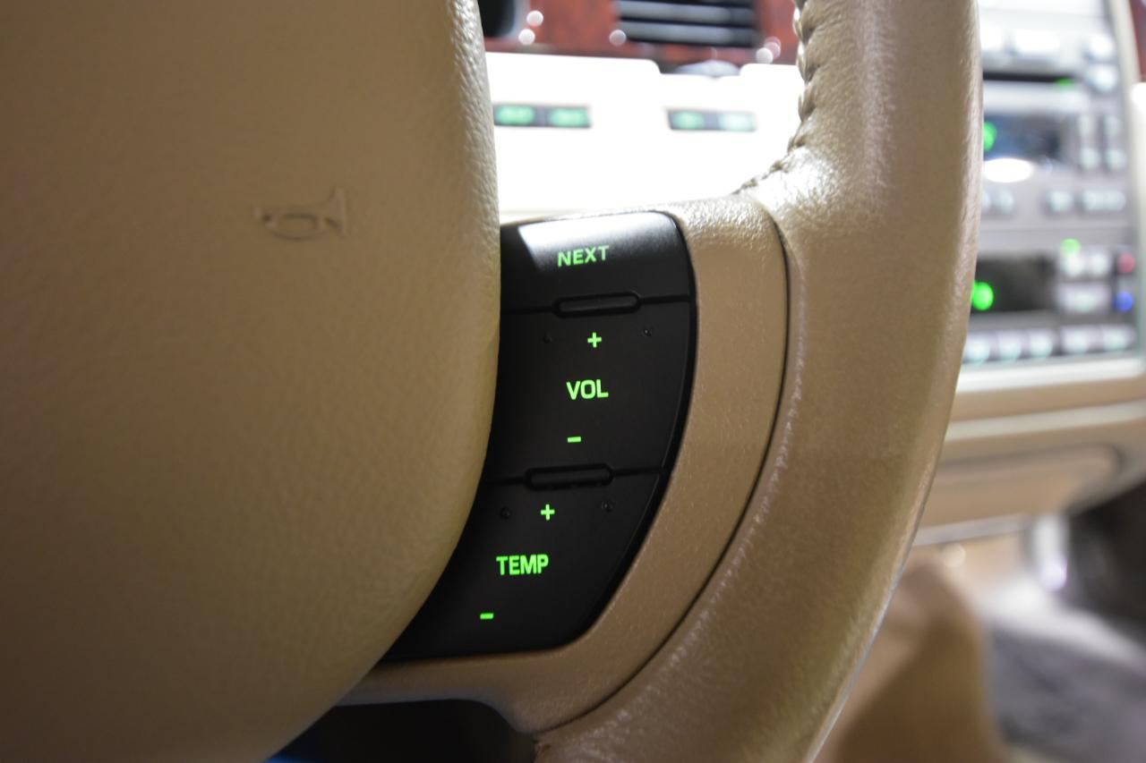 Lincoln Town Car 4dr Sdn Signature Limited 2008