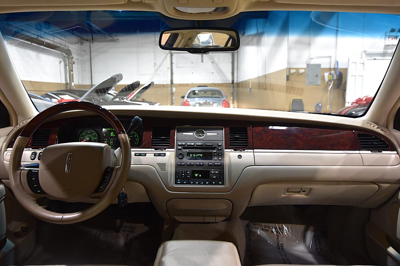 Lincoln Town Car 4dr Sdn Signature Limited 2008