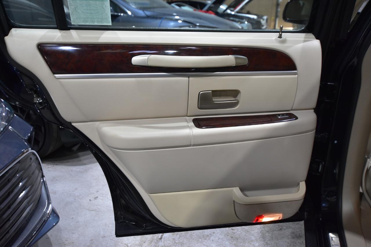 Lincoln Town Car 4dr Sdn Signature Limited 2008