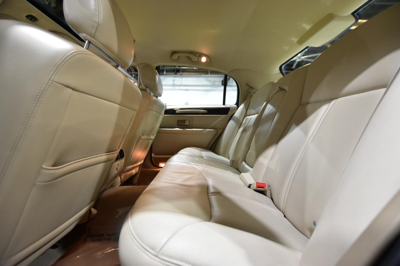 Lincoln Town Car 4dr Sdn Signature Limited 2008