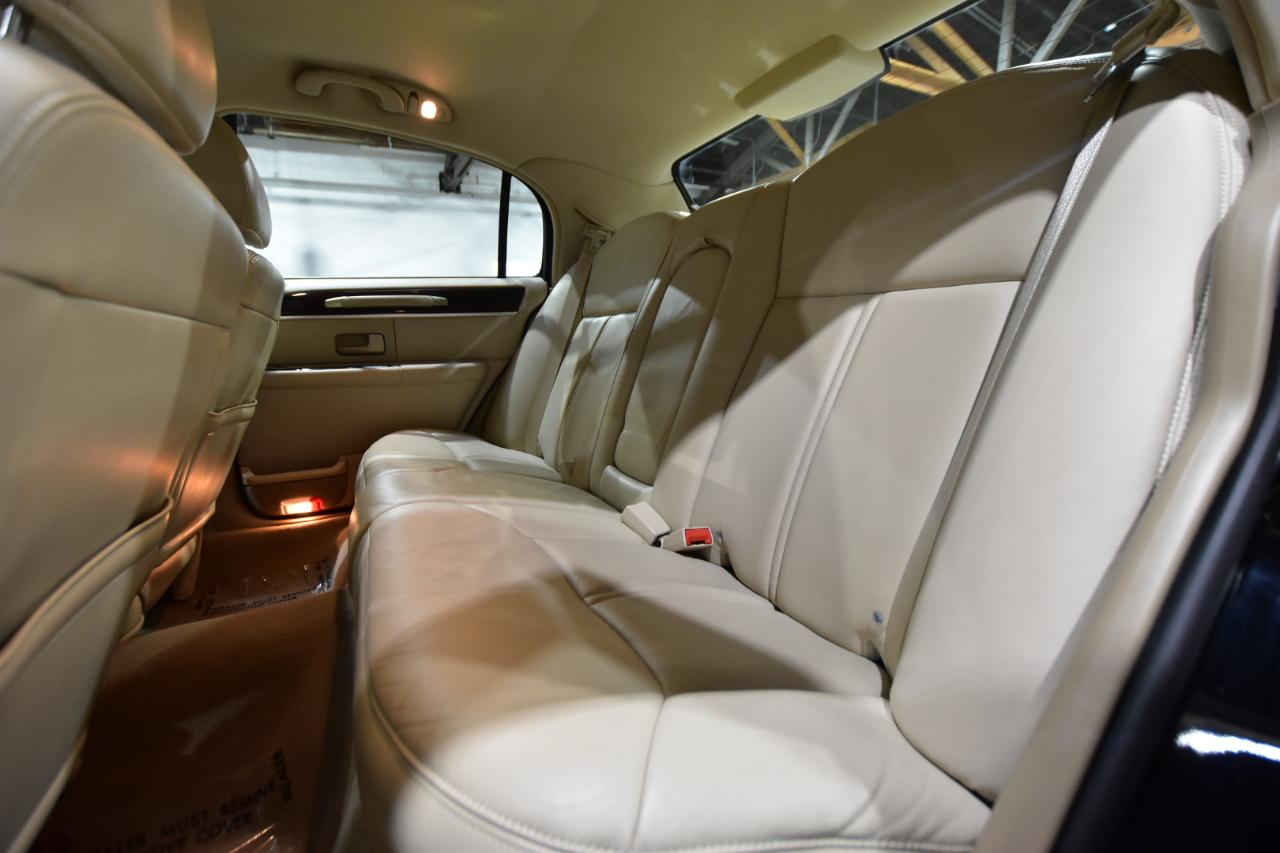 Lincoln Town Car 4dr Sdn Signature Limited 2008