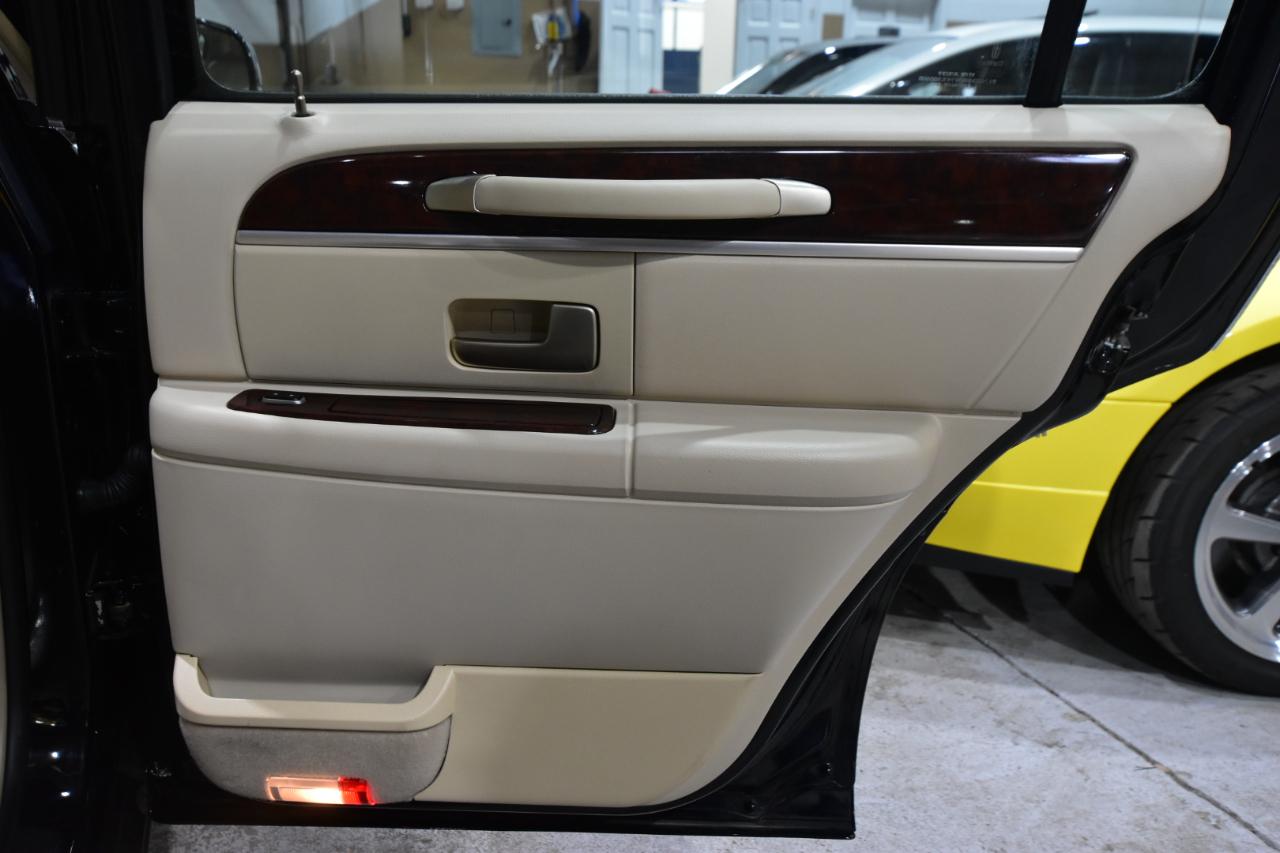 Lincoln Town Car 4dr Sdn Signature Limited 2008