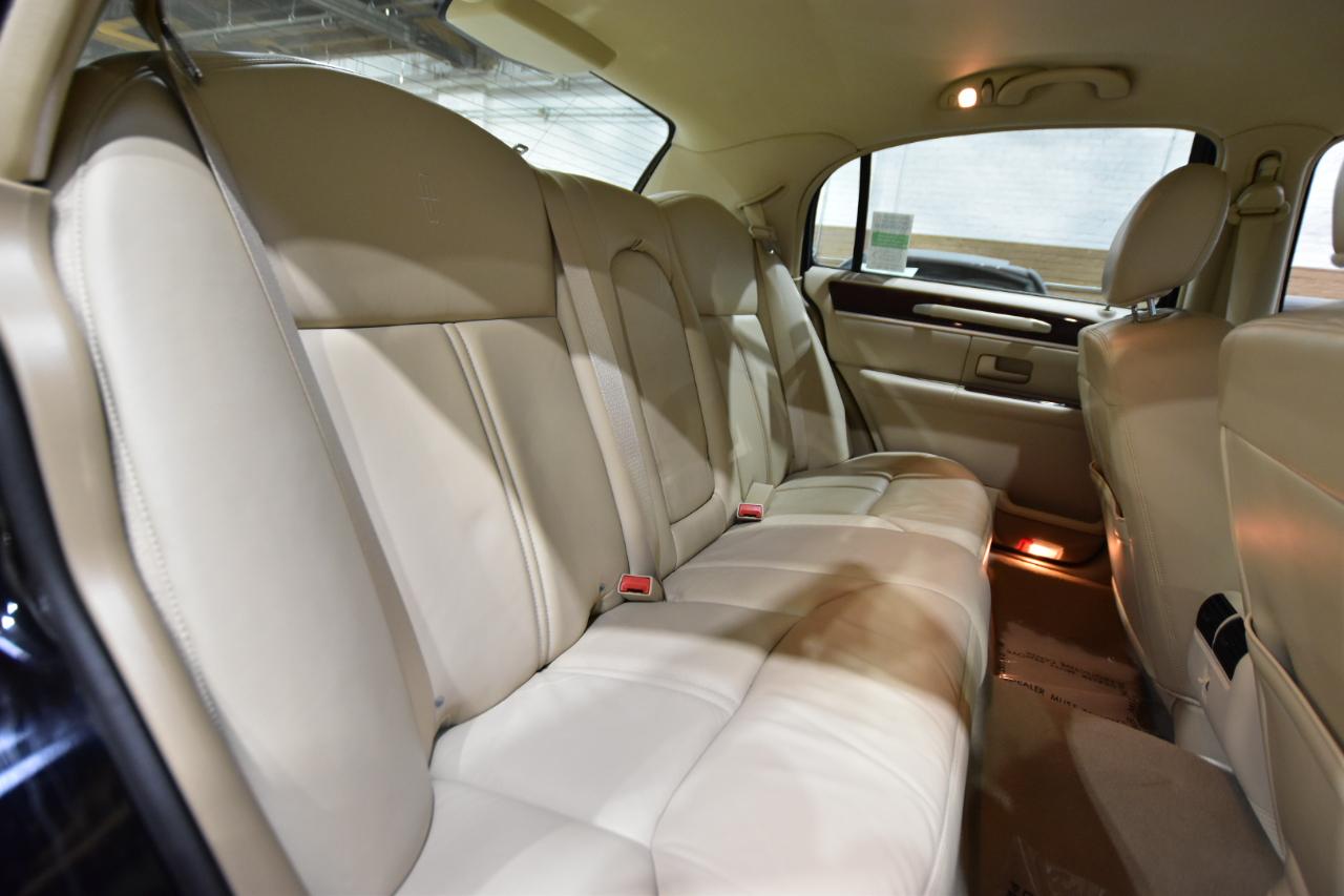 Lincoln Town Car 4dr Sdn Signature Limited 2008