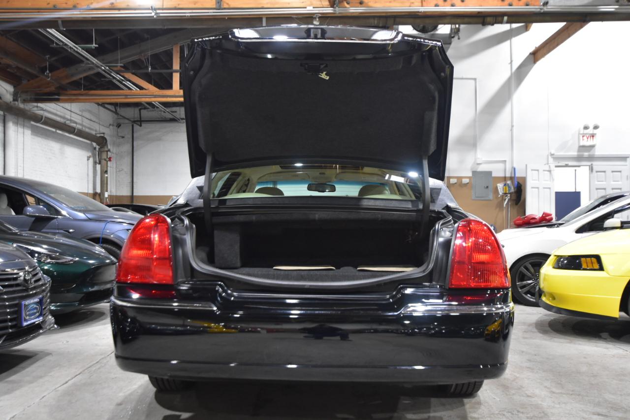 Lincoln Town Car 4dr Sdn Signature Limited 2008