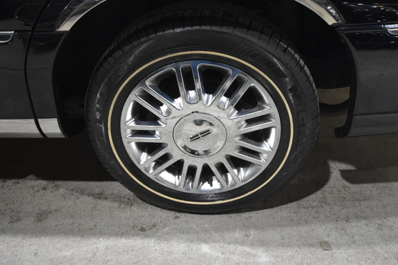 Lincoln Town Car 4dr Sdn Signature Limited 2008