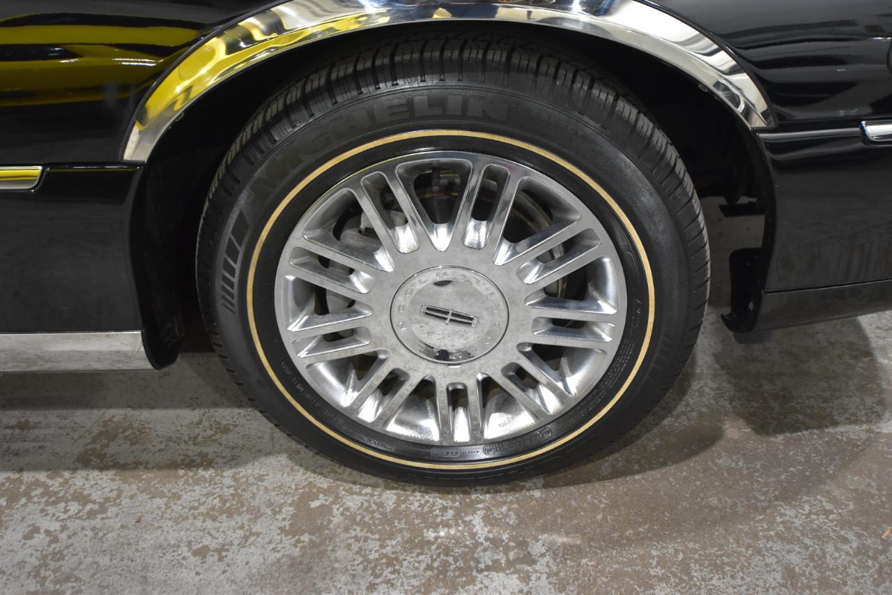 Lincoln Town Car 4dr Sdn Signature Limited 2008