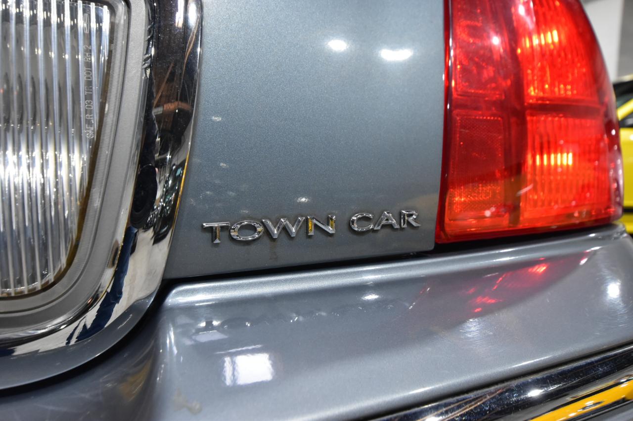 Lincoln Town Car 4dr Sdn Ultimate 2004