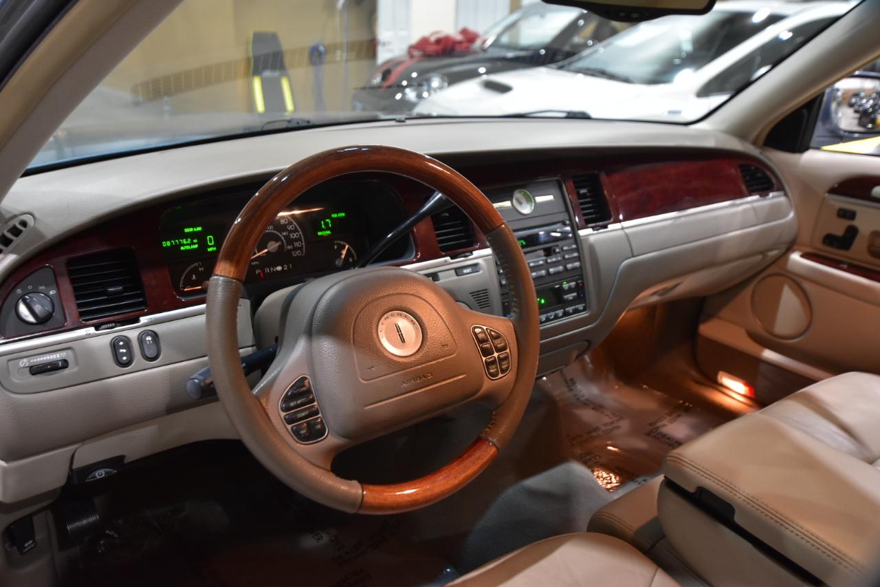Lincoln Town Car 4dr Sdn Ultimate 2004