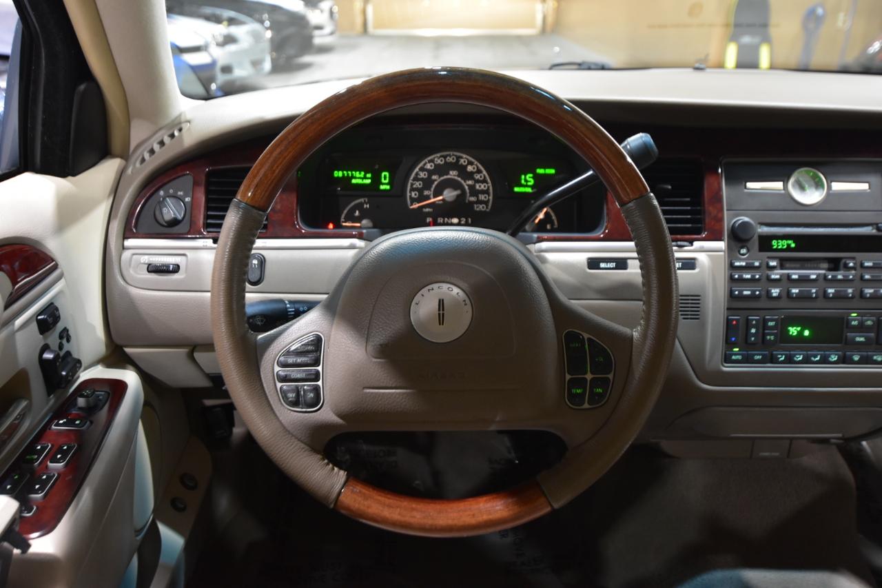 Lincoln Town Car 4dr Sdn Ultimate 2004