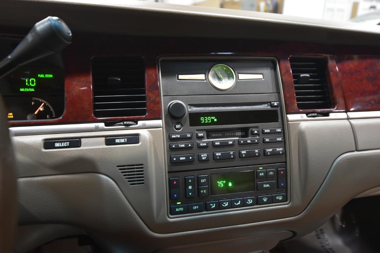 Lincoln Town Car 4dr Sdn Ultimate 2004