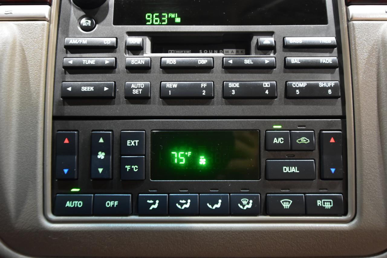 Lincoln Town Car 4dr Sdn Ultimate 2004