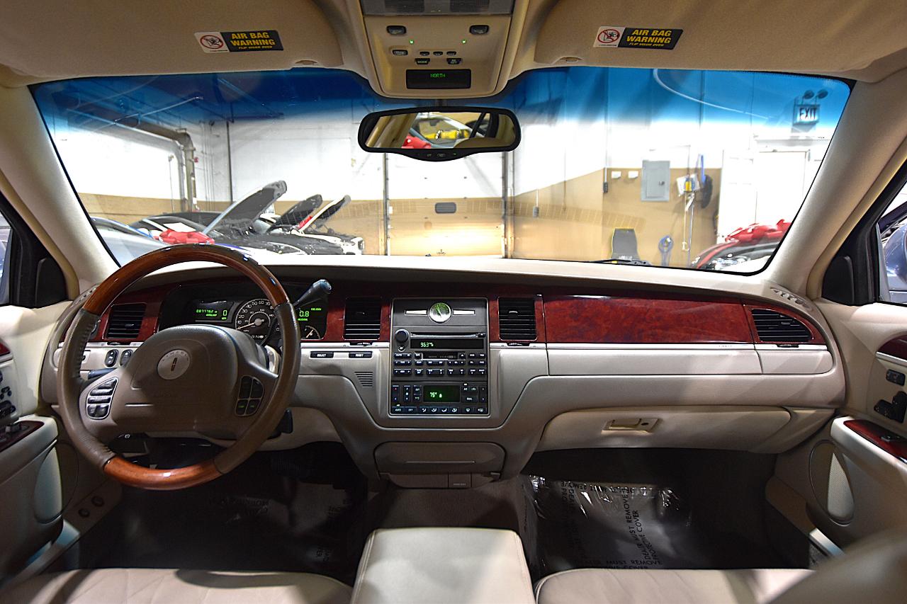 Lincoln Town Car 4dr Sdn Ultimate 2004