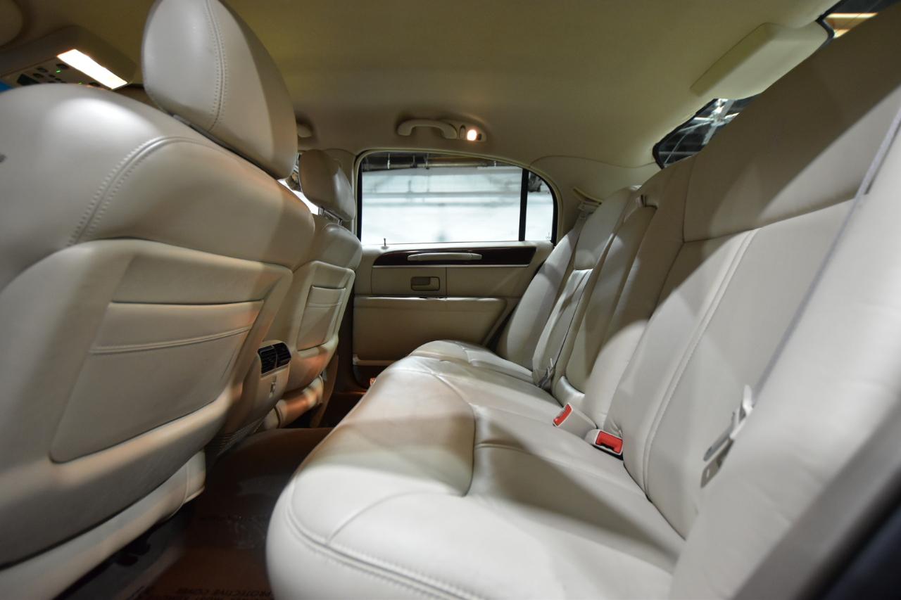 Lincoln Town Car 4dr Sdn Ultimate 2004