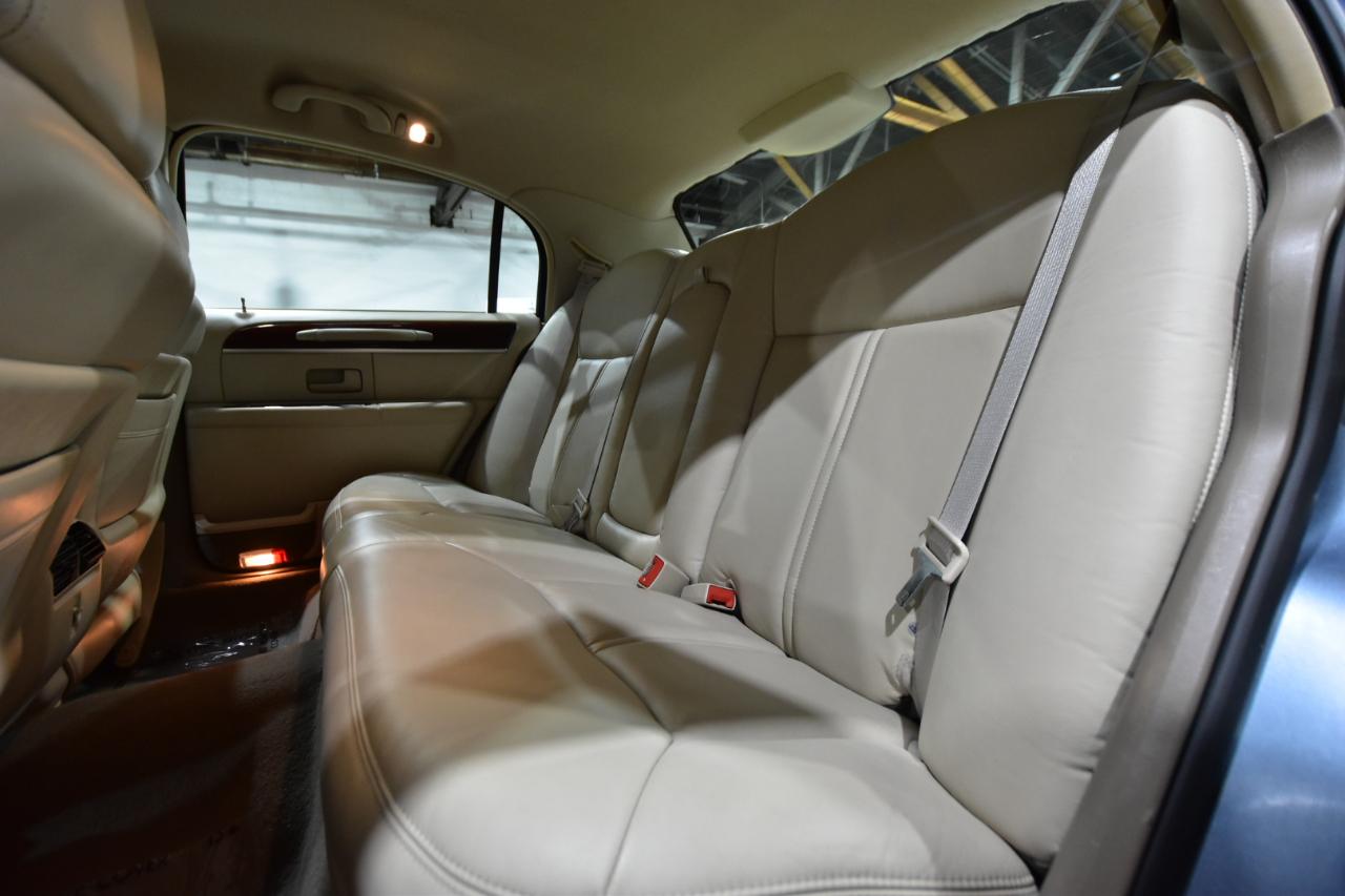 Lincoln Town Car 4dr Sdn Ultimate 2004