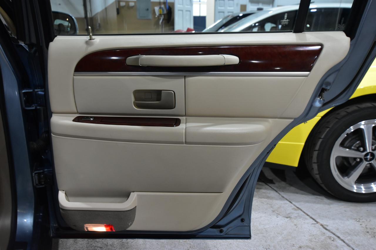 Lincoln Town Car 4dr Sdn Ultimate 2004