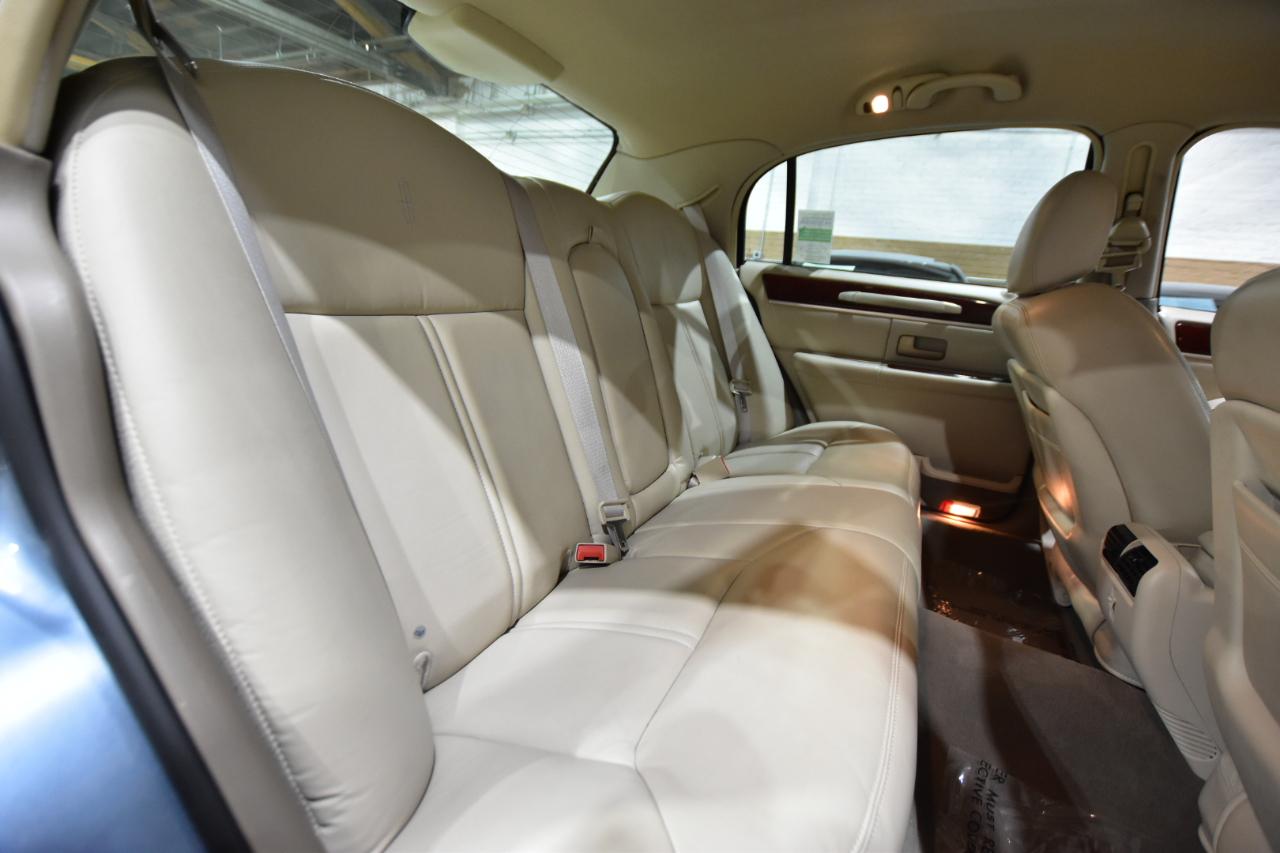 Lincoln Town Car 4dr Sdn Ultimate 2004