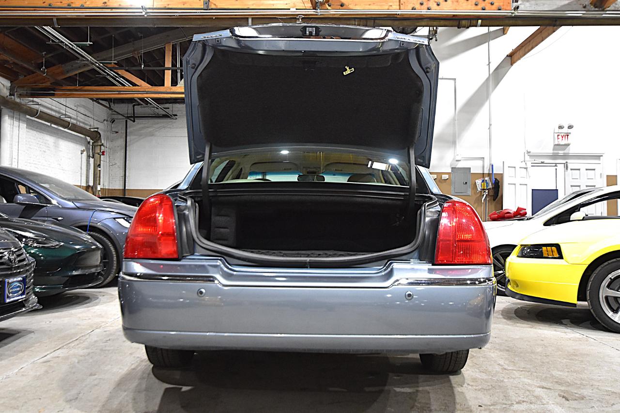 Lincoln Town Car 4dr Sdn Ultimate 2004