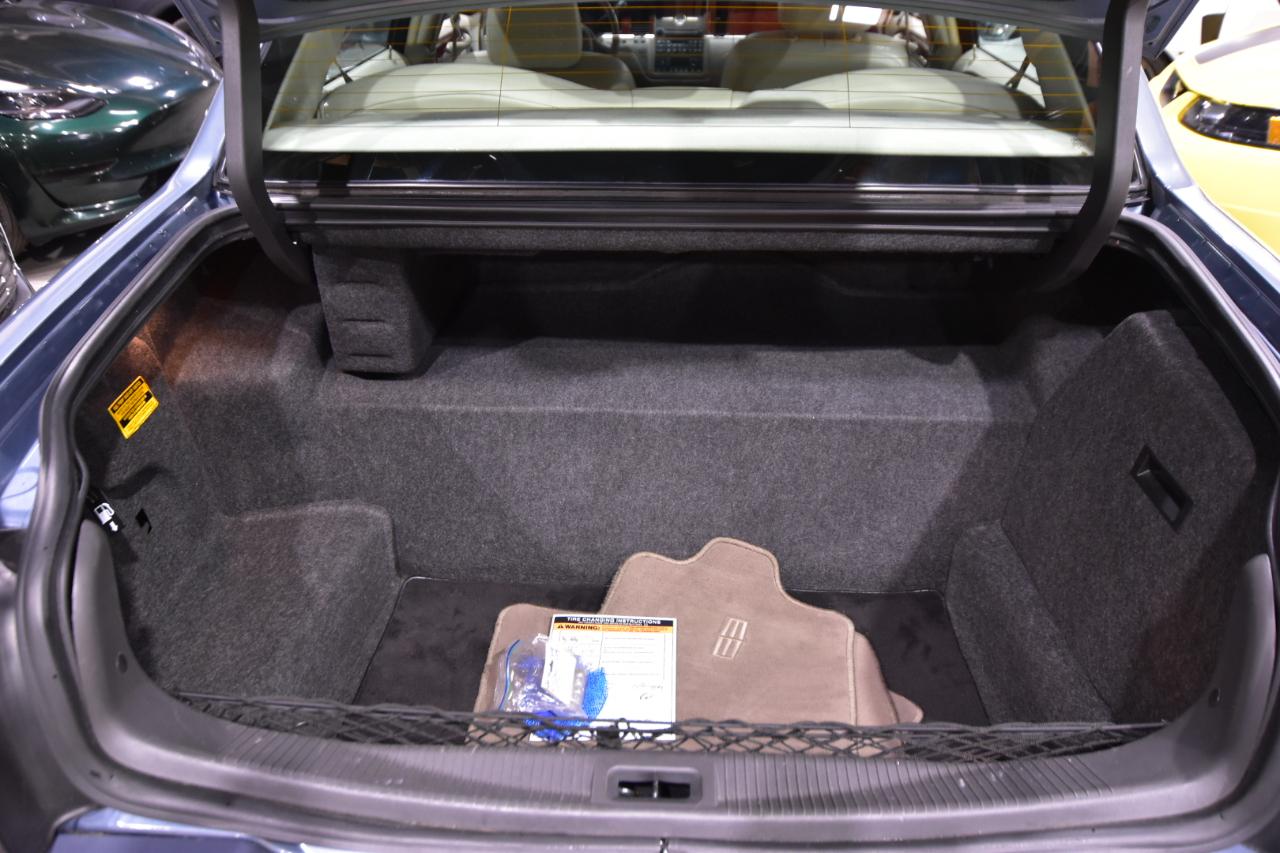 Lincoln Town Car 4dr Sdn Ultimate 2004