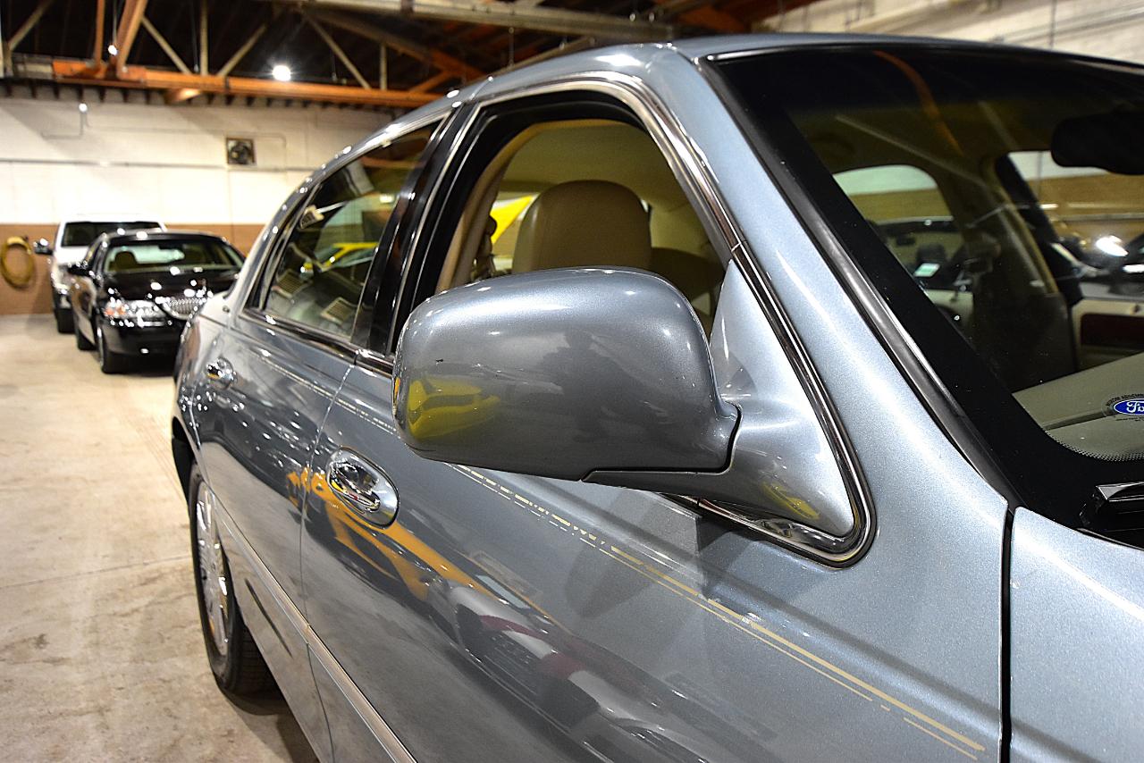 Lincoln Town Car 4dr Sdn Ultimate 2004