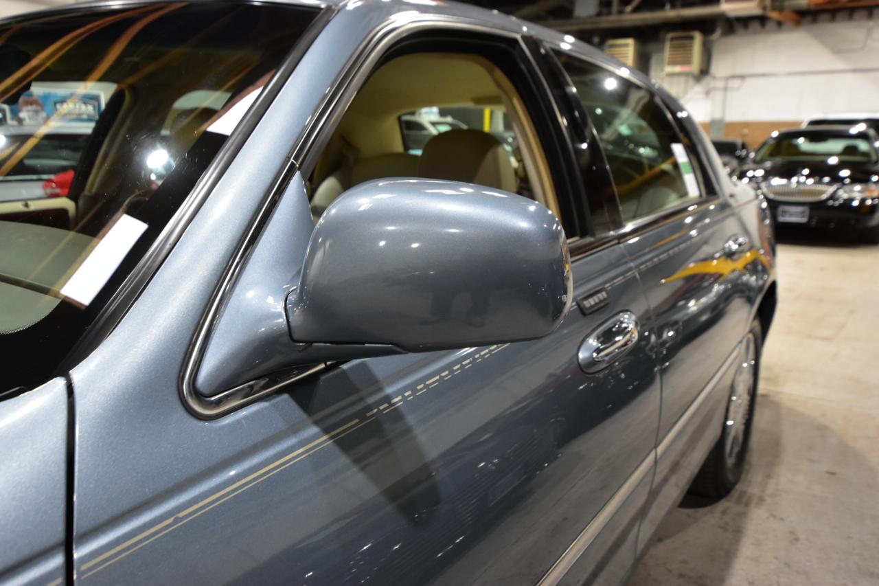 Lincoln Town Car 4dr Sdn Ultimate 2004