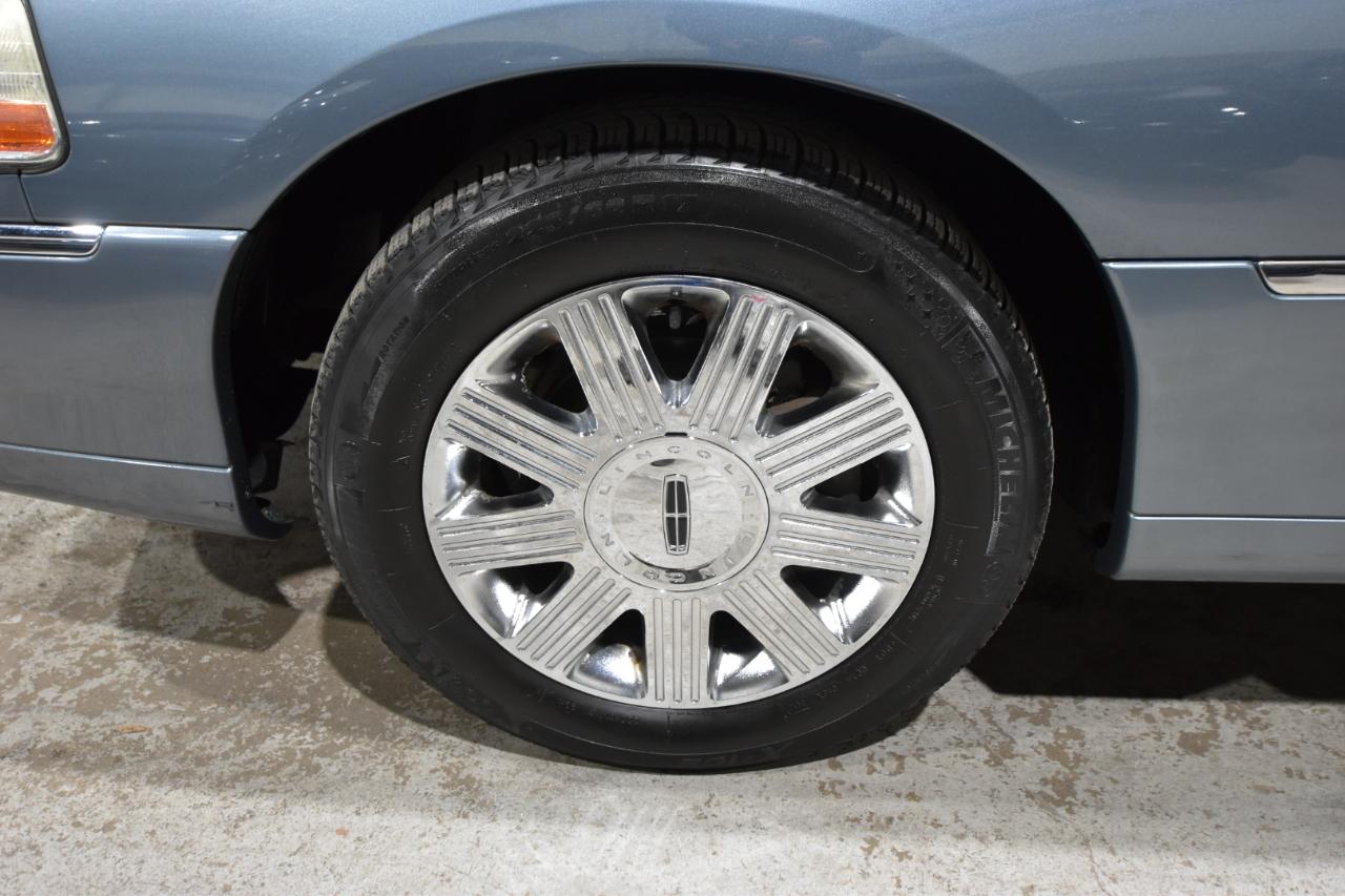 Lincoln Town Car 4dr Sdn Ultimate 2004
