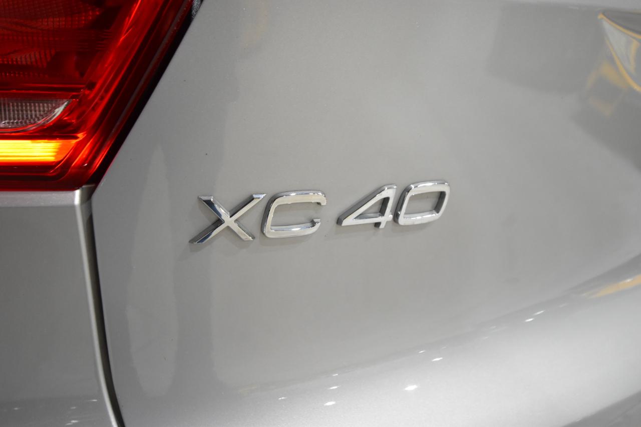 Volvo XC40 B5 AWD Core Bright Theme 2025