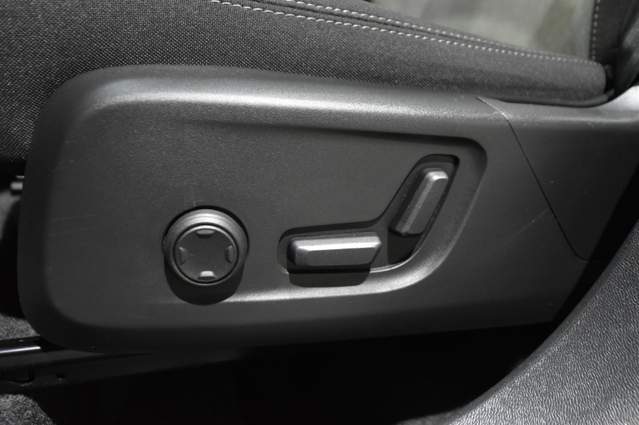 Volvo XC40 B5 AWD Core Bright Theme 2025