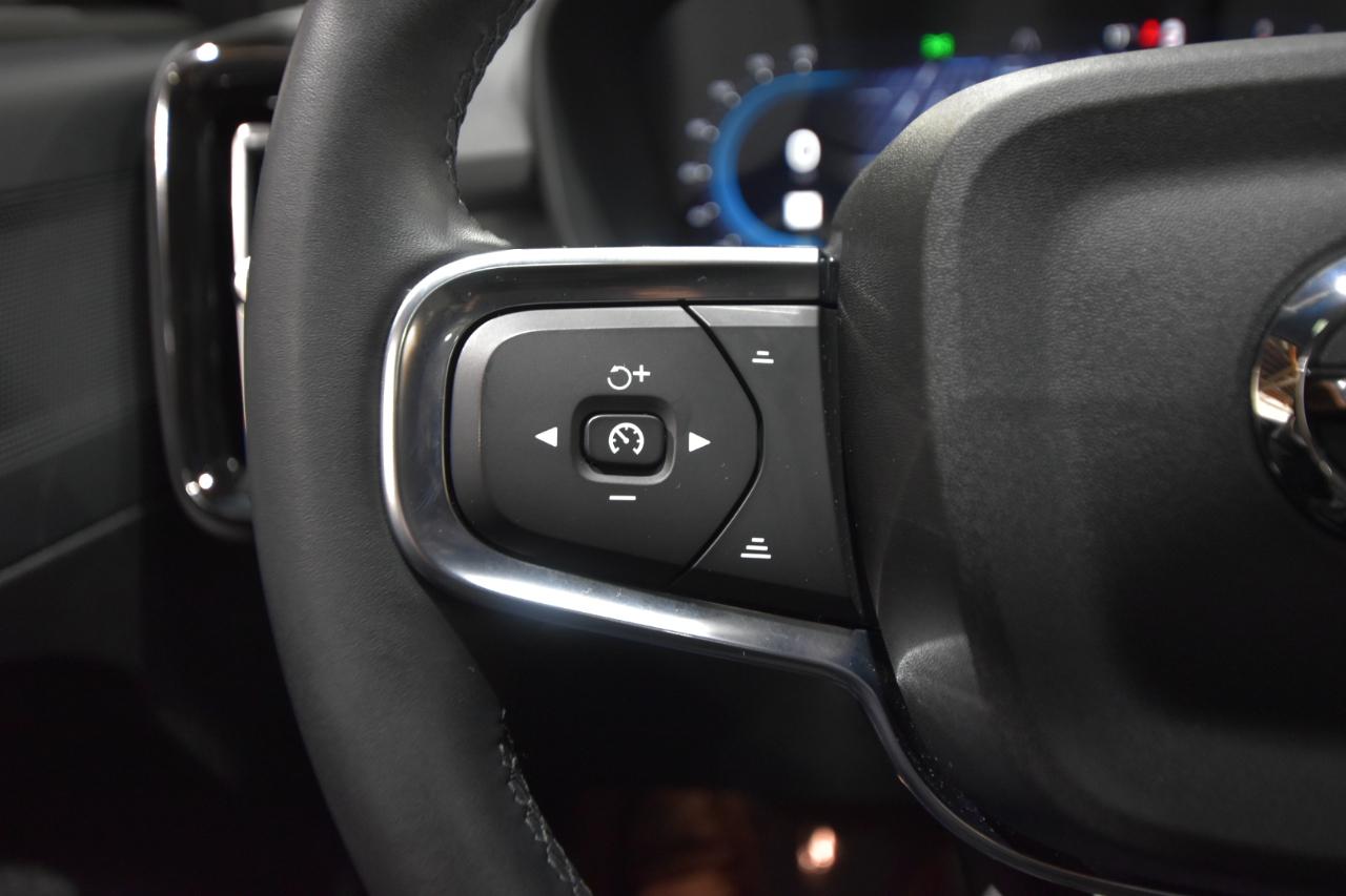 Volvo XC40 B5 AWD Core Bright Theme 2025