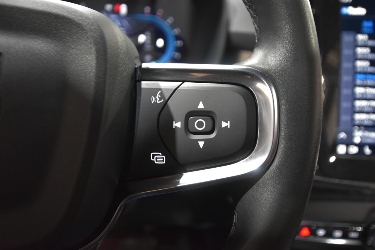 Volvo XC40 B5 AWD Core Bright Theme 2025