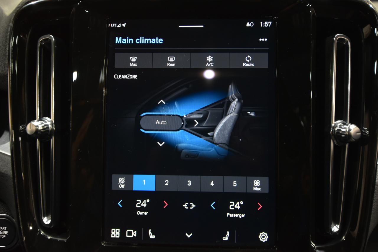 Volvo XC40 B5 AWD Core Bright Theme 2025