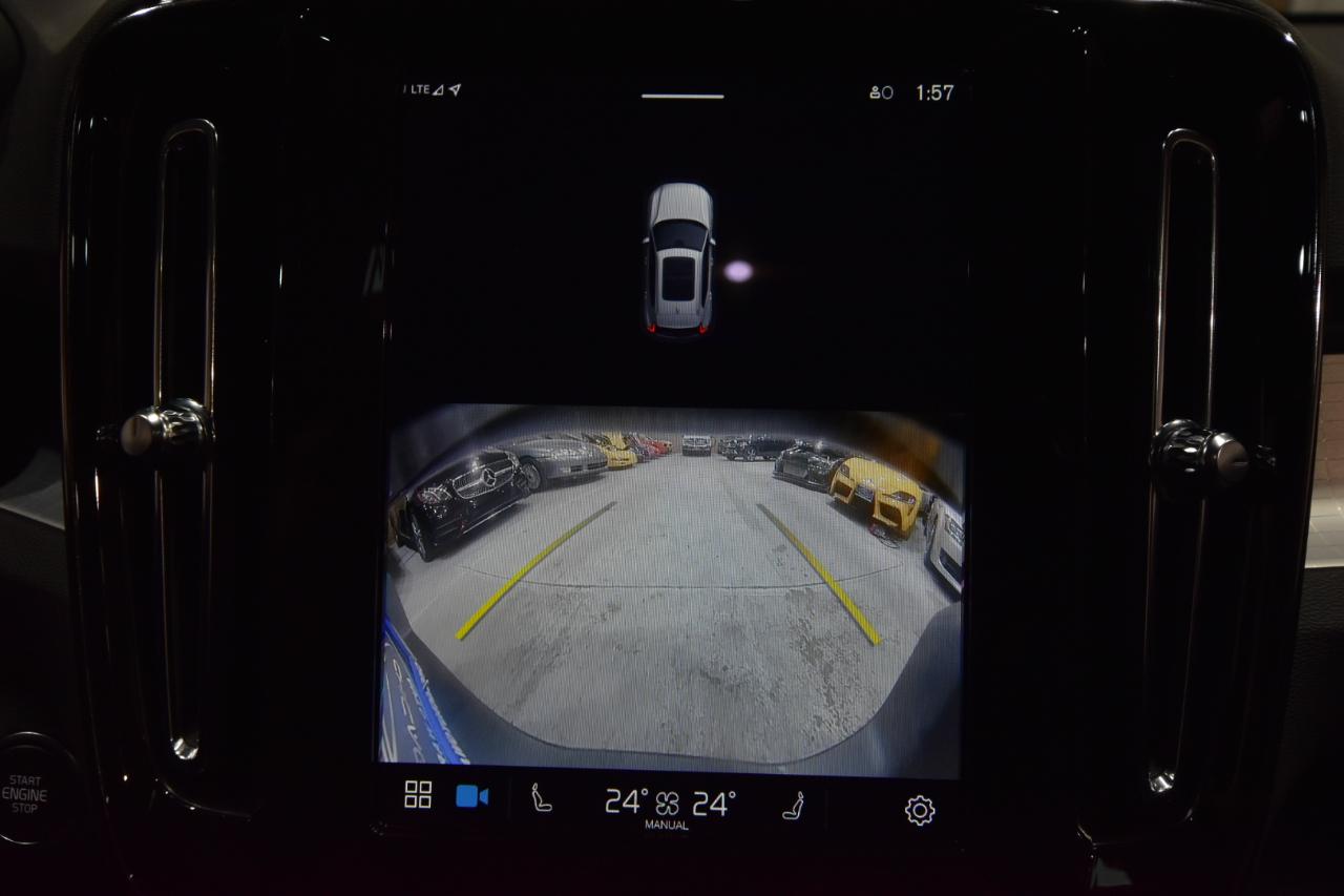 Volvo XC40 B5 AWD Core Bright Theme 2025