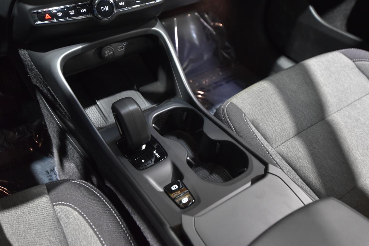 Volvo XC40 B5 AWD Core Bright Theme 2025