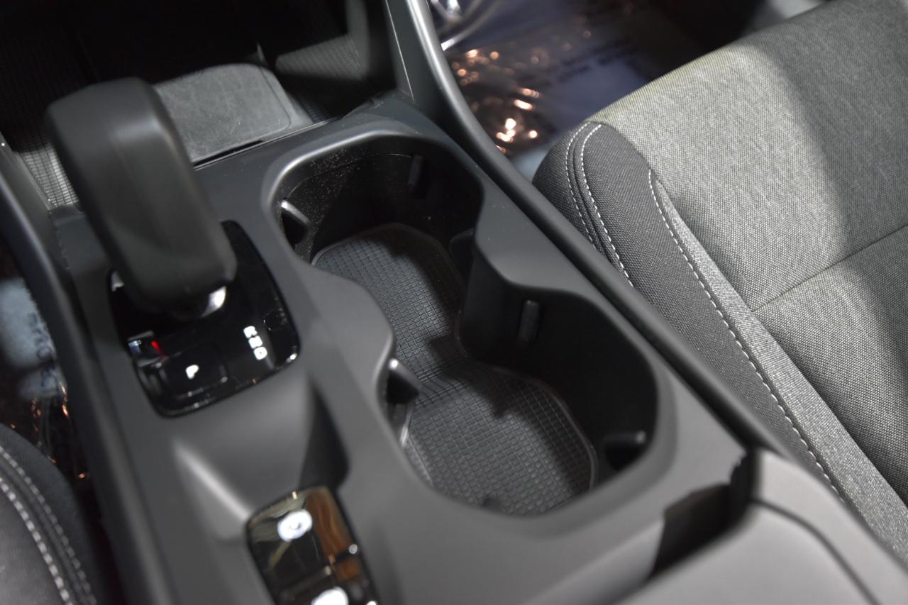 Volvo XC40 B5 AWD Core Bright Theme 2025