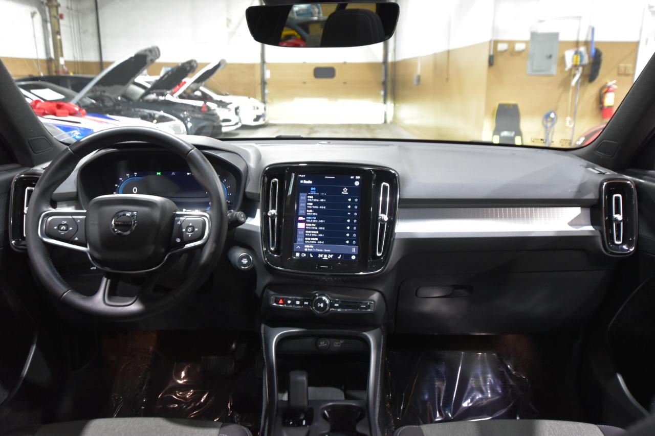 Volvo XC40 B5 AWD Core Bright Theme 2025