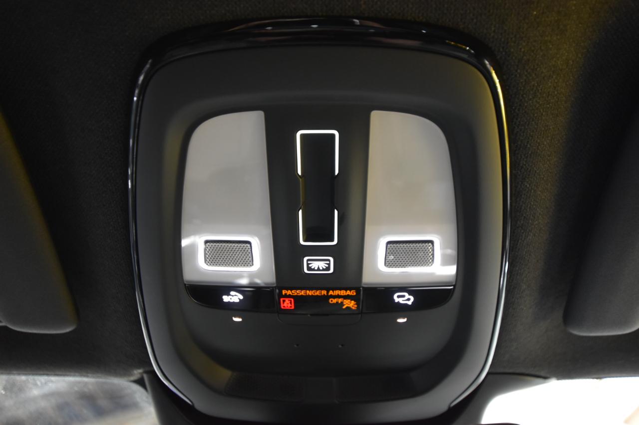 Volvo XC40 B5 AWD Core Bright Theme 2025