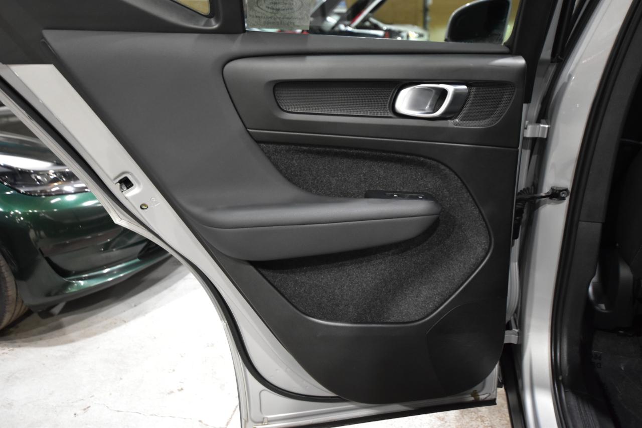 Volvo XC40 B5 AWD Core Bright Theme 2025