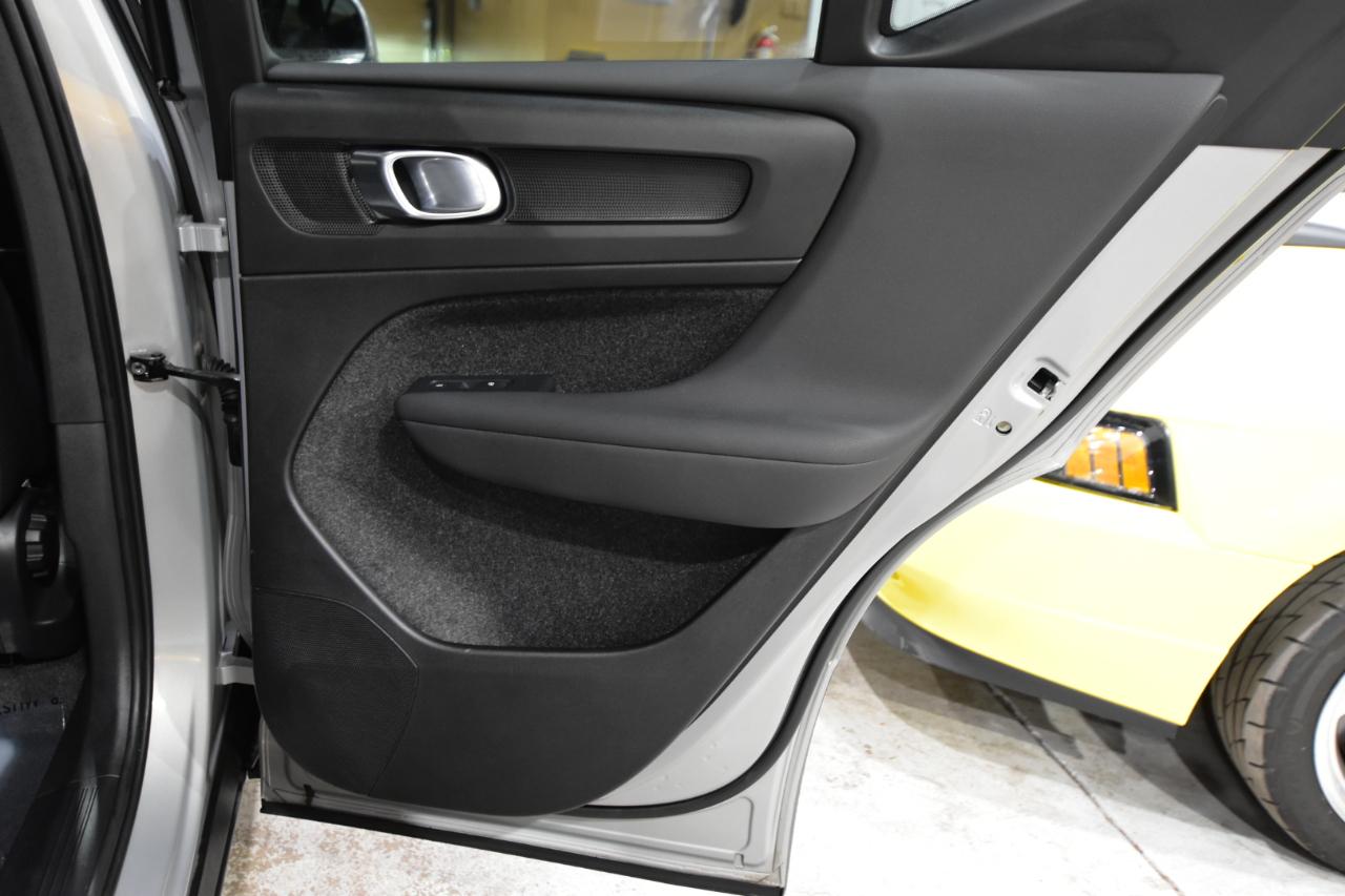 Volvo XC40 B5 AWD Core Bright Theme 2025