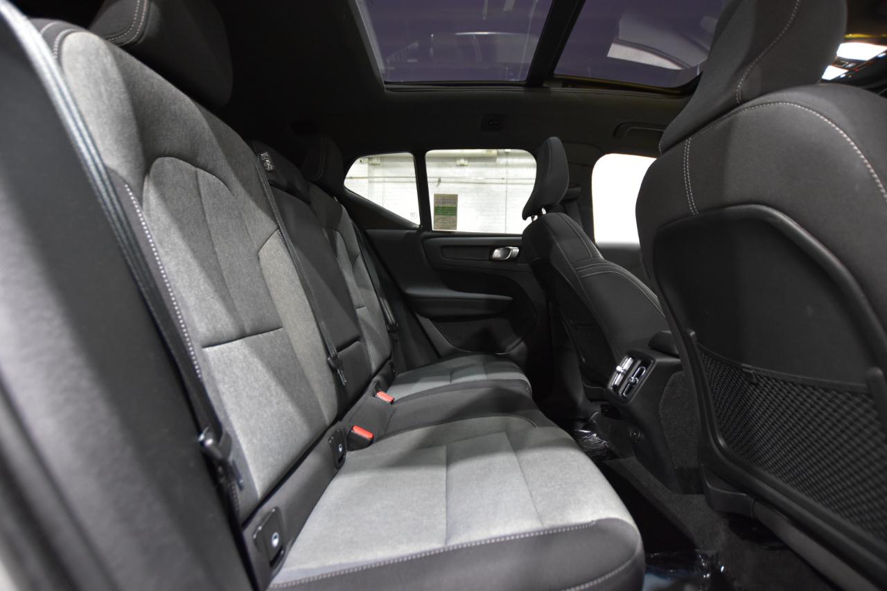 Volvo XC40 B5 AWD Core Bright Theme 2025