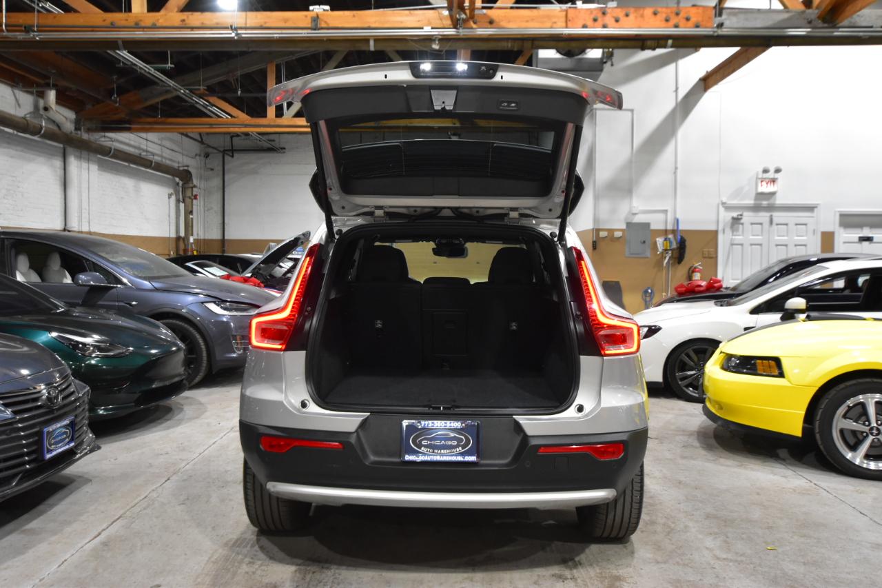 Volvo XC40 B5 AWD Core Bright Theme 2025