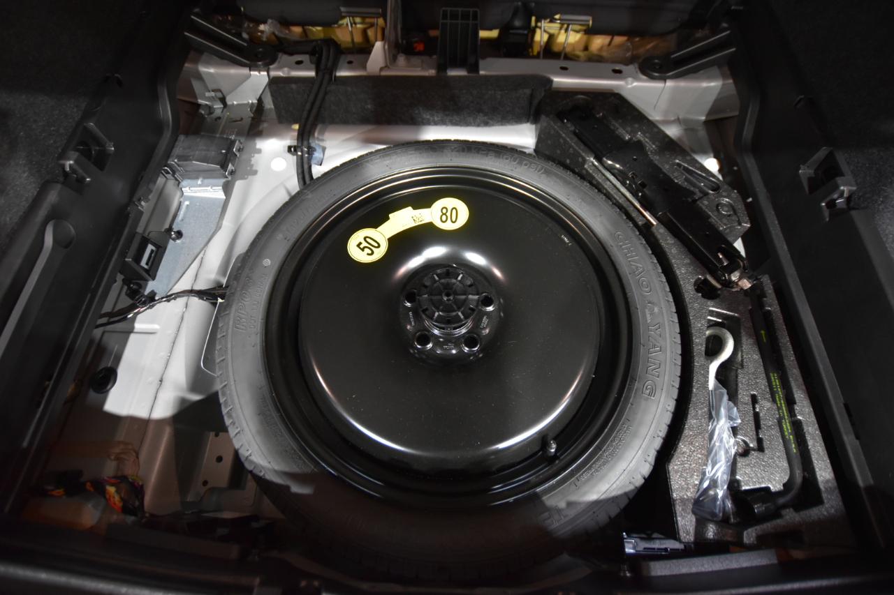 Volvo XC40 B5 AWD Core Bright Theme 2025