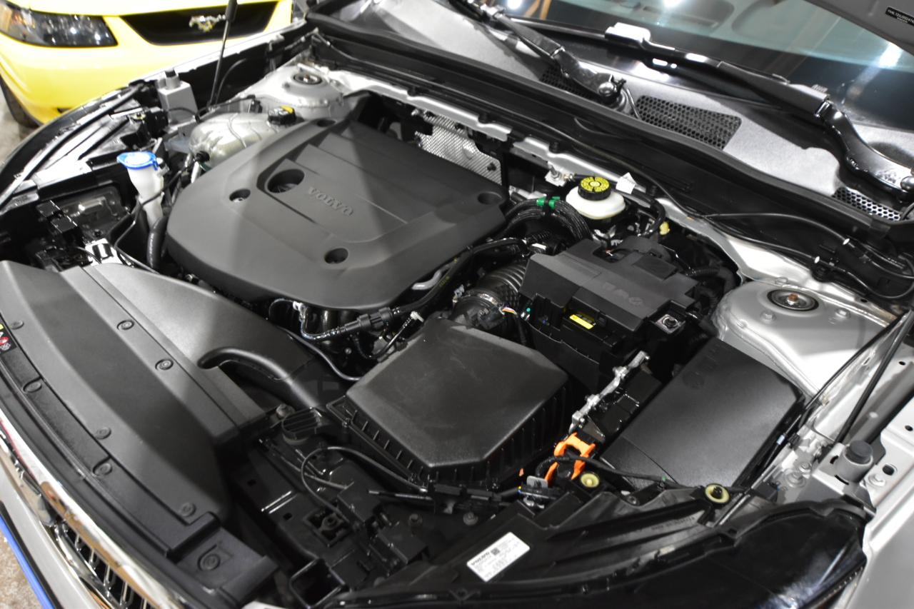 Volvo XC40 B5 AWD Core Bright Theme 2025