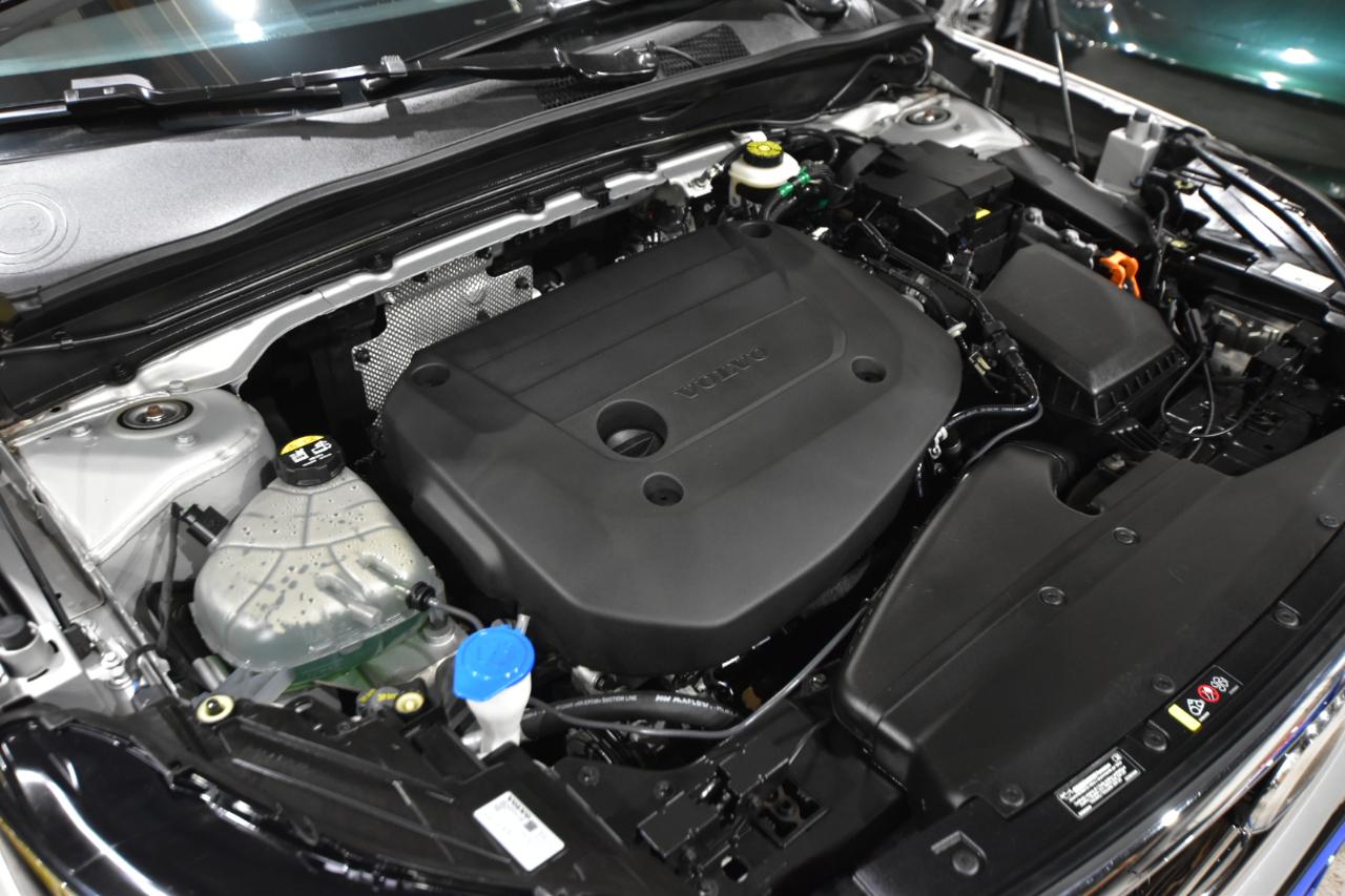 Volvo XC40 B5 AWD Core Bright Theme 2025