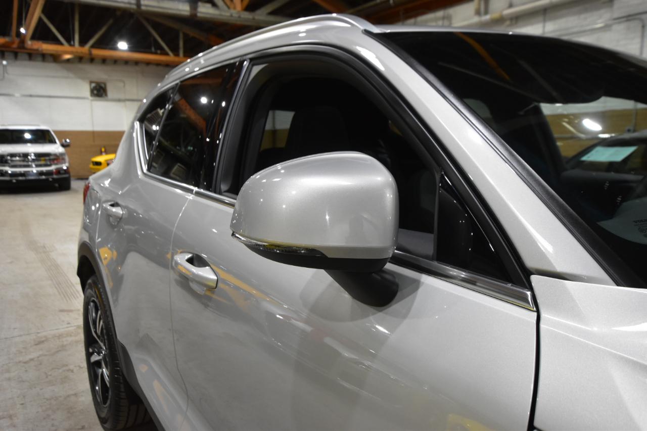 Volvo XC40 B5 AWD Core Bright Theme 2025