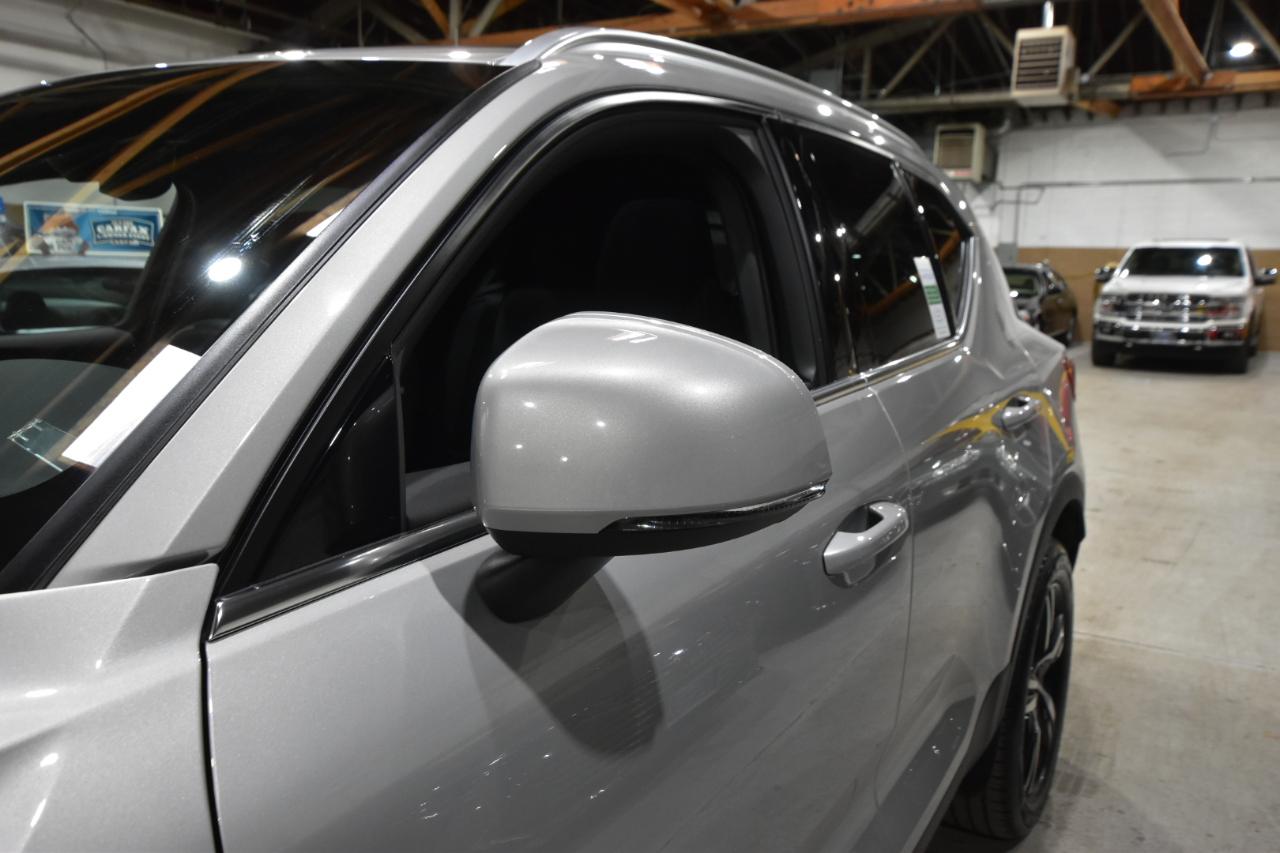 Volvo XC40 B5 AWD Core Bright Theme 2025