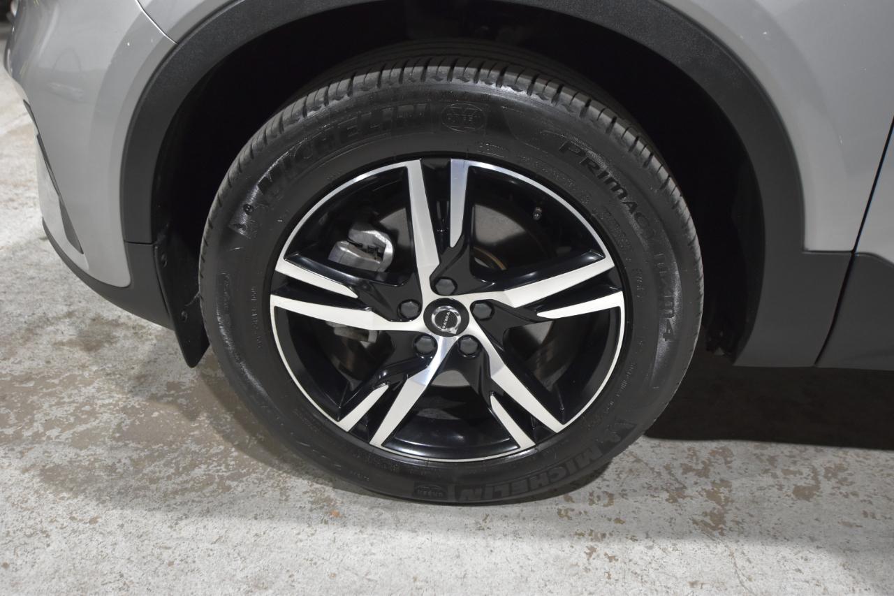 Volvo XC40 B5 AWD Core Bright Theme 2025