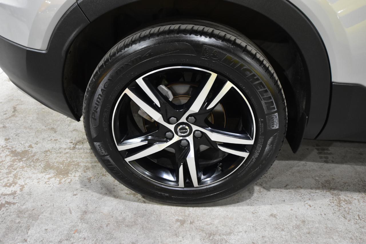 Volvo XC40 B5 AWD Core Bright Theme 2025