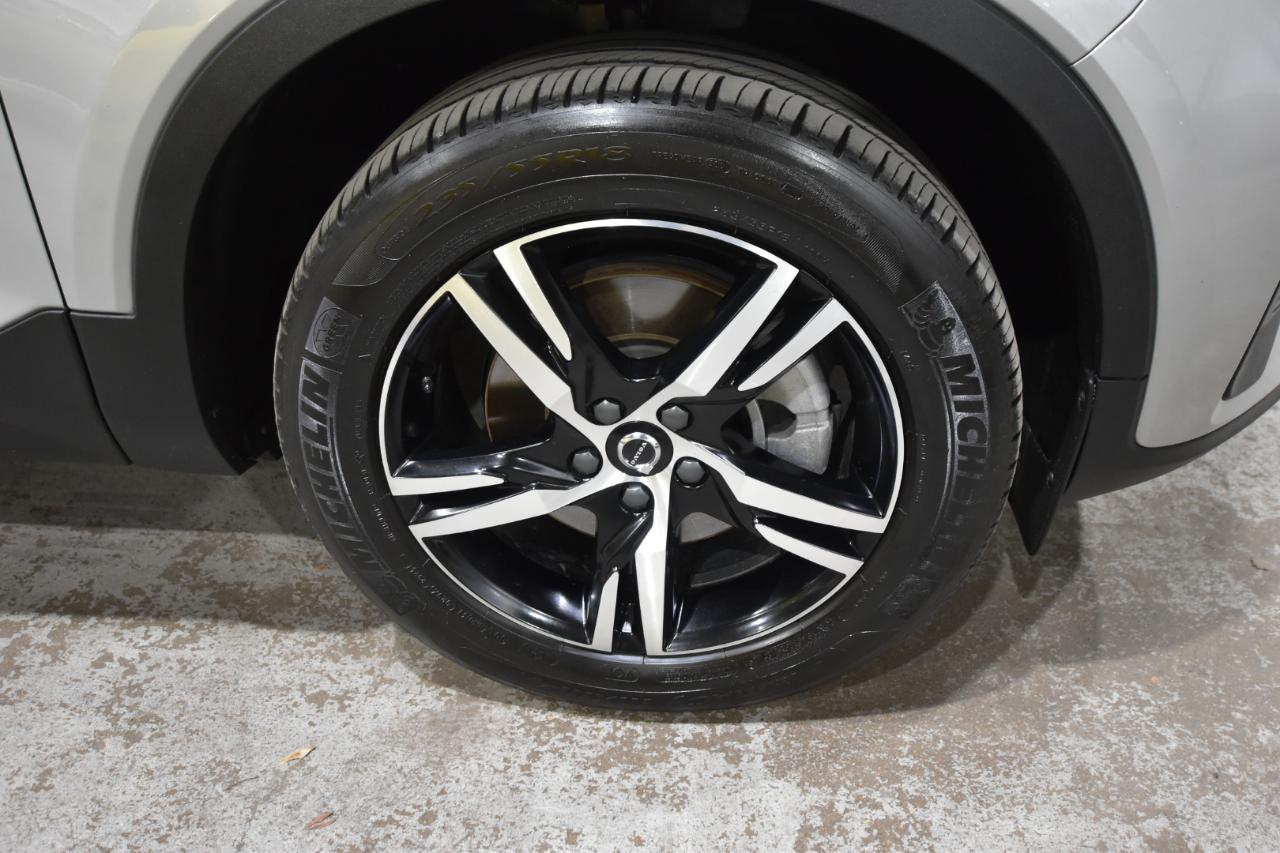 Volvo XC40 B5 AWD Core Bright Theme 2025